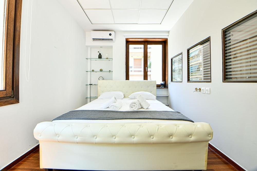 Flowers Of Athens, Boutique Aparthotel With 6-Apartments In Central Athén Kültér fotó