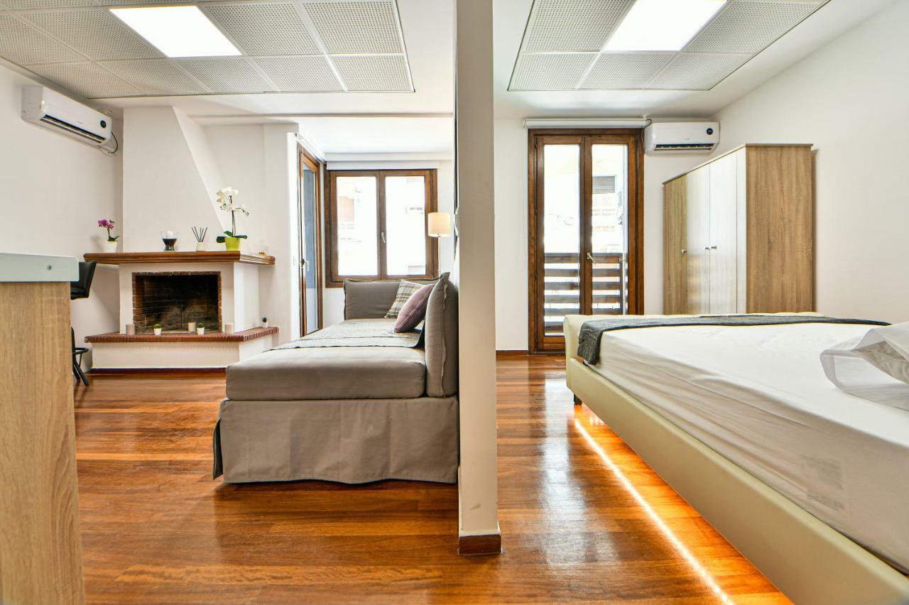 Flowers Of Athens, Boutique Aparthotel With 6-Apartments In Central Athén Kültér fotó