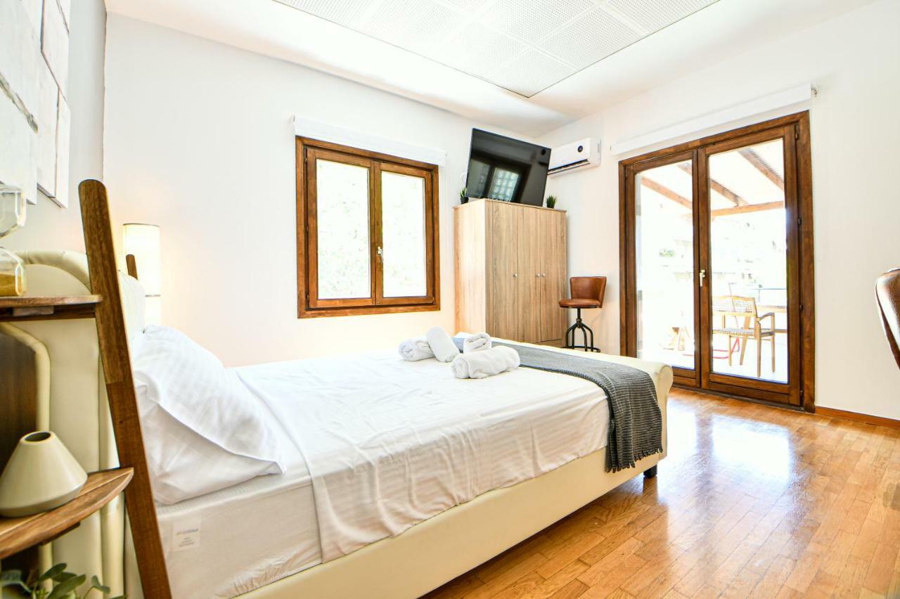 Flowers Of Athens, Boutique Aparthotel With 6-Apartments In Central Athén Kültér fotó