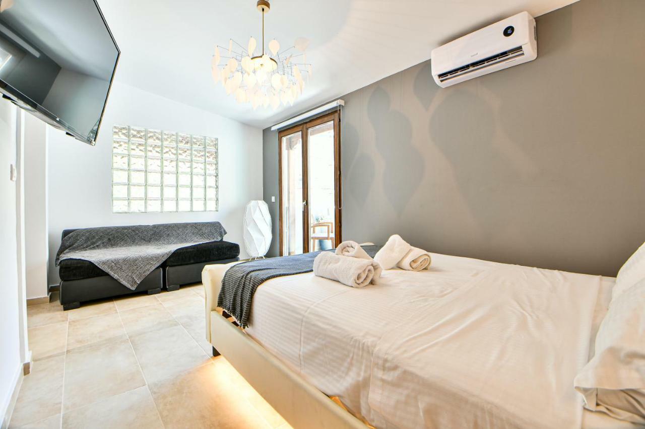 Flowers Of Athens, Boutique Aparthotel With 6-Apartments In Central Athén Kültér fotó