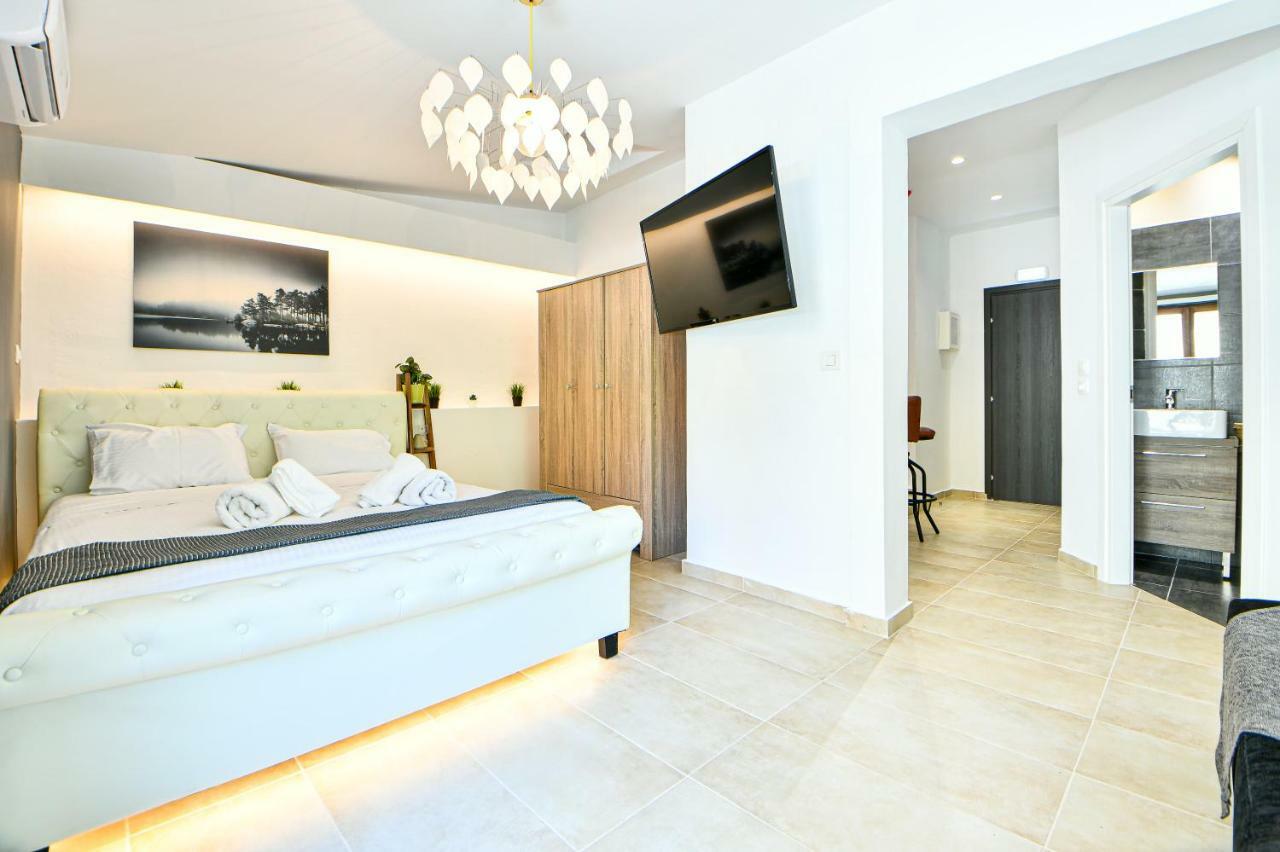 Flowers Of Athens, Boutique Aparthotel With 6-Apartments In Central Athén Kültér fotó