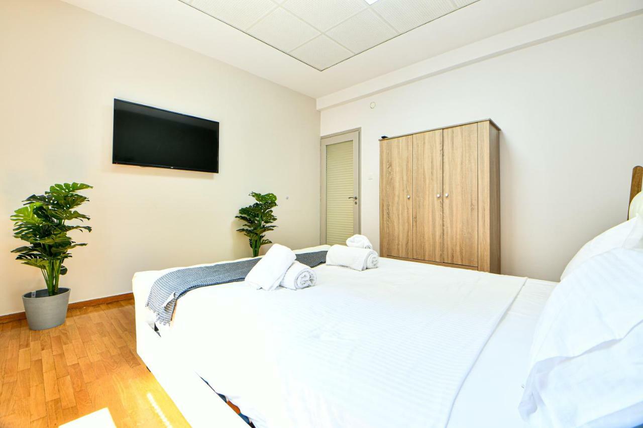 Flowers Of Athens, Boutique Aparthotel With 6-Apartments In Central Athén Kültér fotó