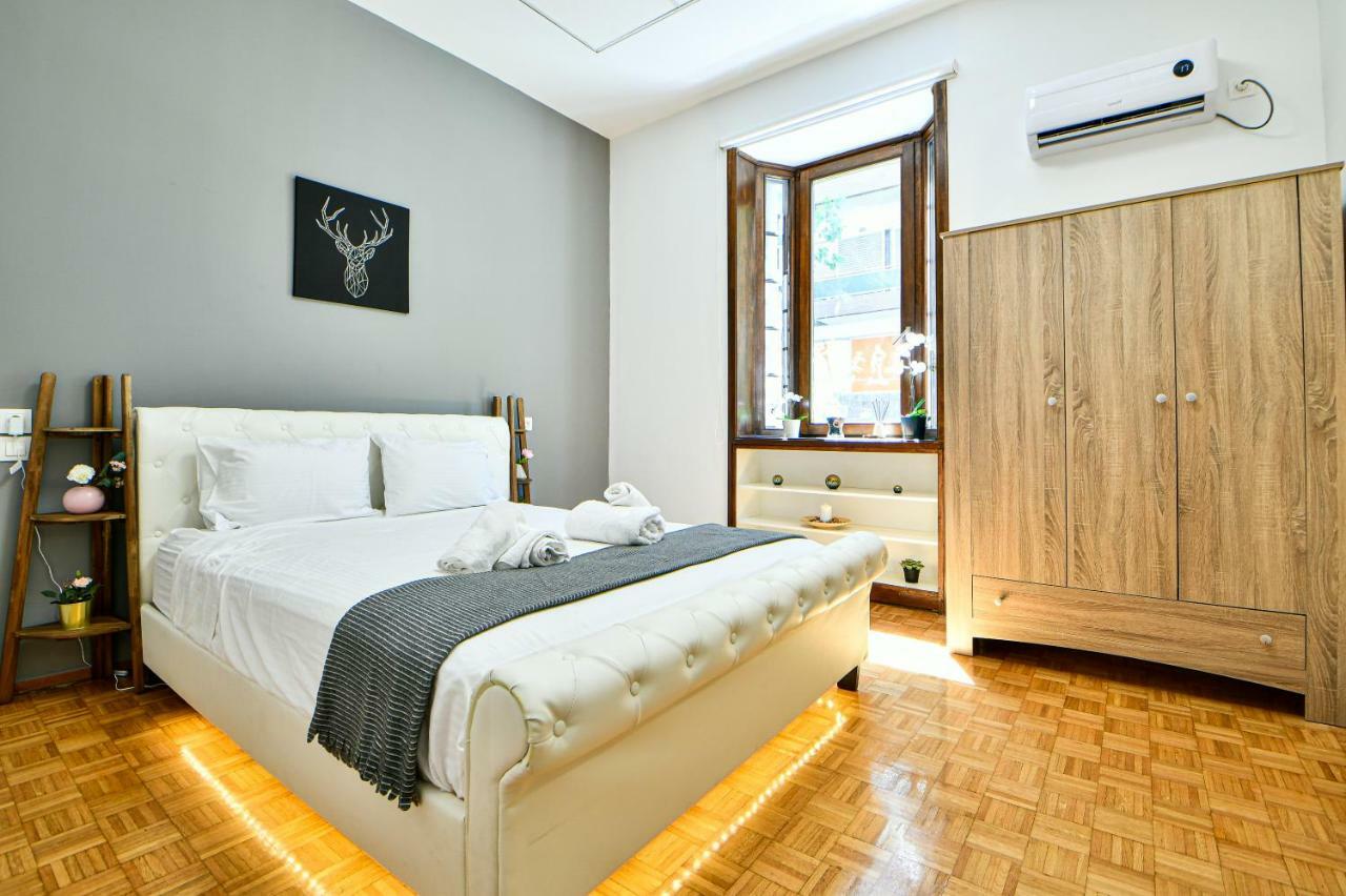 Flowers Of Athens, Boutique Aparthotel With 6-Apartments In Central Athén Kültér fotó