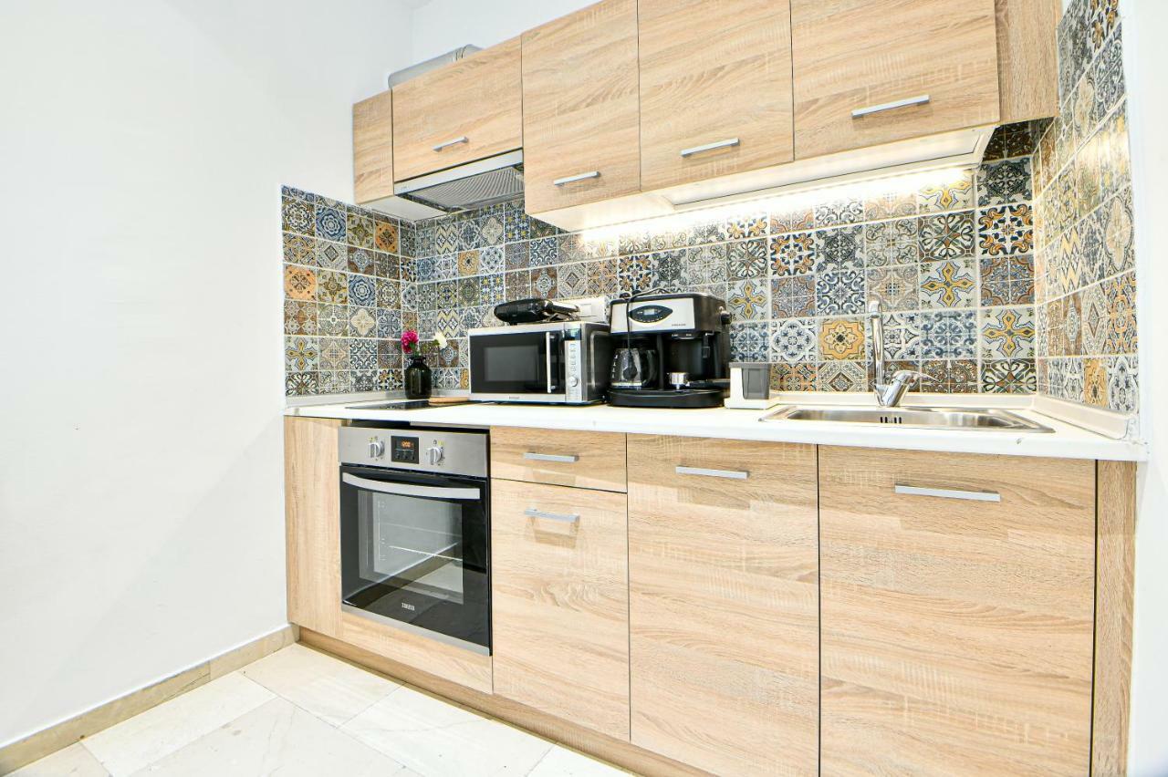 Flowers Of Athens, Boutique Aparthotel With 6-Apartments In Central Athén Kültér fotó