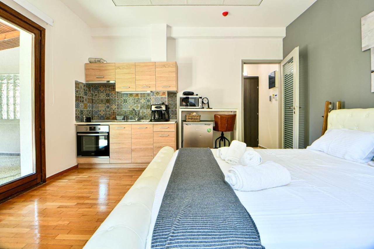 Flowers Of Athens, Boutique Aparthotel With 6-Apartments In Central Athén Kültér fotó